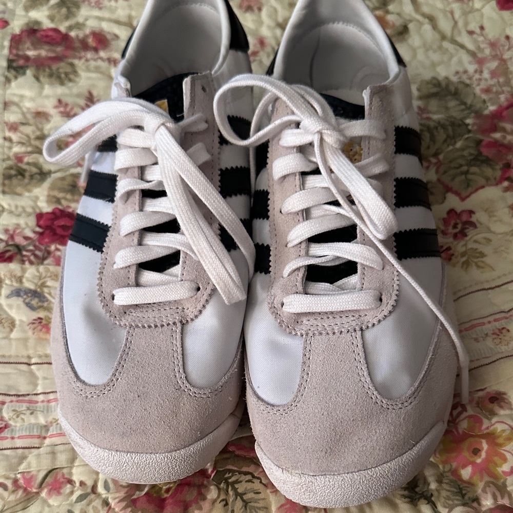 Adidas SL-72 Yellow and Black Striped Sneakers. Men’s 7/Womens 8.5-9. Excellent
